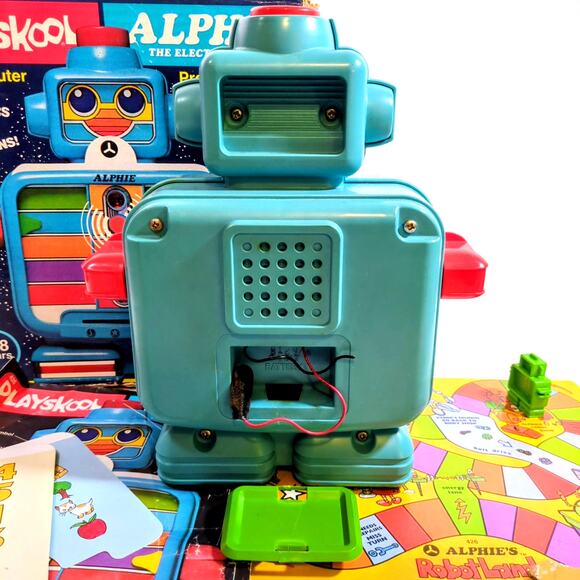 Alphie Electronic Robot 1978 Playskool w/ Game Sheets Box Vintage Needs Repair - Picture 3 of 7